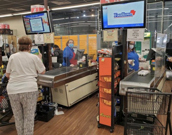 Foodtown Steps Up Coronavirus Protections Plexiglass shields protect cashiers and shoppers.