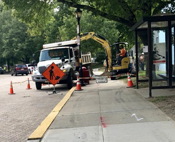 Roosevelt Island says, "ADA, go to hell!" RIOC contractor responds to two weeks of complaints by blocking the entire sidewalk, forcing everyone to walk or ride in Main Street traffic.