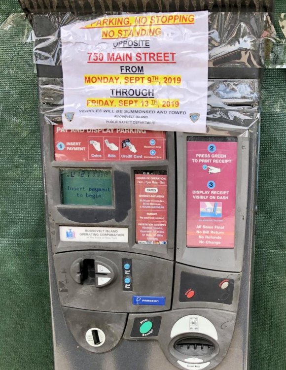 Parking Meters Go Cashless on Roosevelt Island Without Further Notice: By Royal Proclamation Don't believe what the meter says.