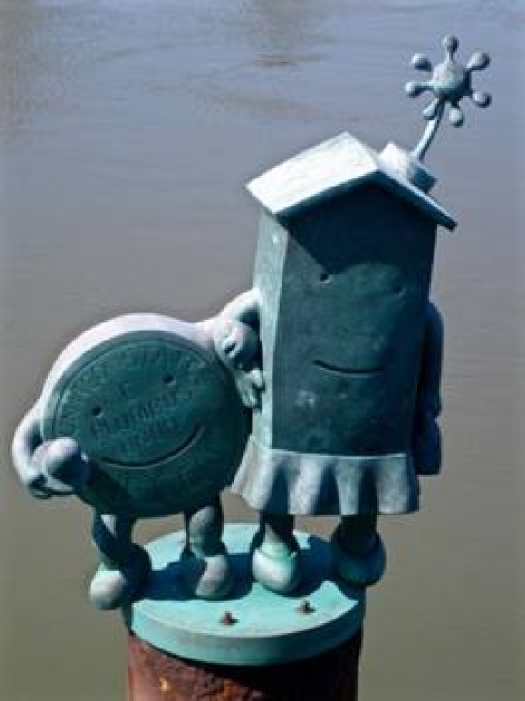 Plinth Unveils Roosevelt Island’s Commitment to Becoming an Island of Art The Marriage of Money and Real Estate, Tom Otterness, East River installation